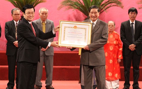 Remise des prix Ho Chi Minh dans le domaine des lettres et arts - ảnh 1